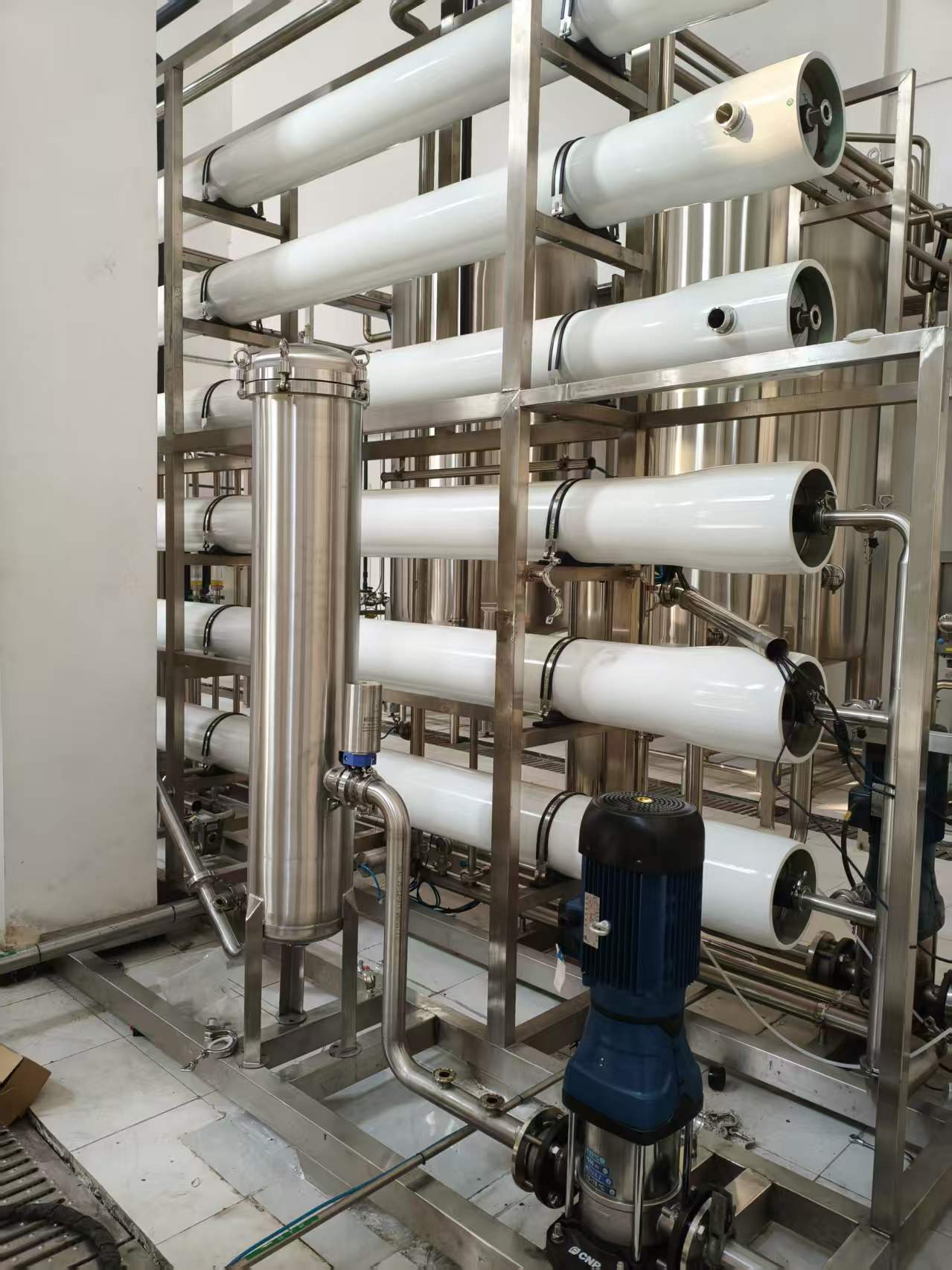 30吨/小时全不锈钢反渗透设备落地某大型知名啤酒厂
